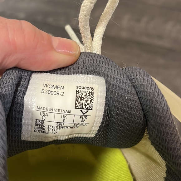 Saucony ivory running sneakers- size 10 - Picture 6 of 6